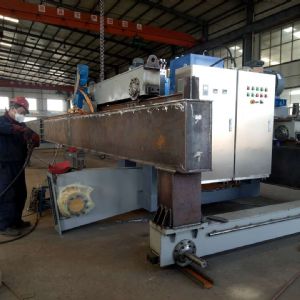 正在生產(chǎn)加工車(chē)間